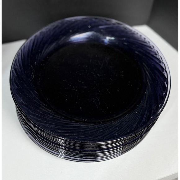 Vintage Set Of 5 Pyrex Festiva Amethyst Purple Swirl 7.5" Salad Dessert Plates - Picture 1 of 5